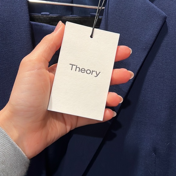 Never Worn w. Tags - Theory Pant Suit - Picture 3 of 11